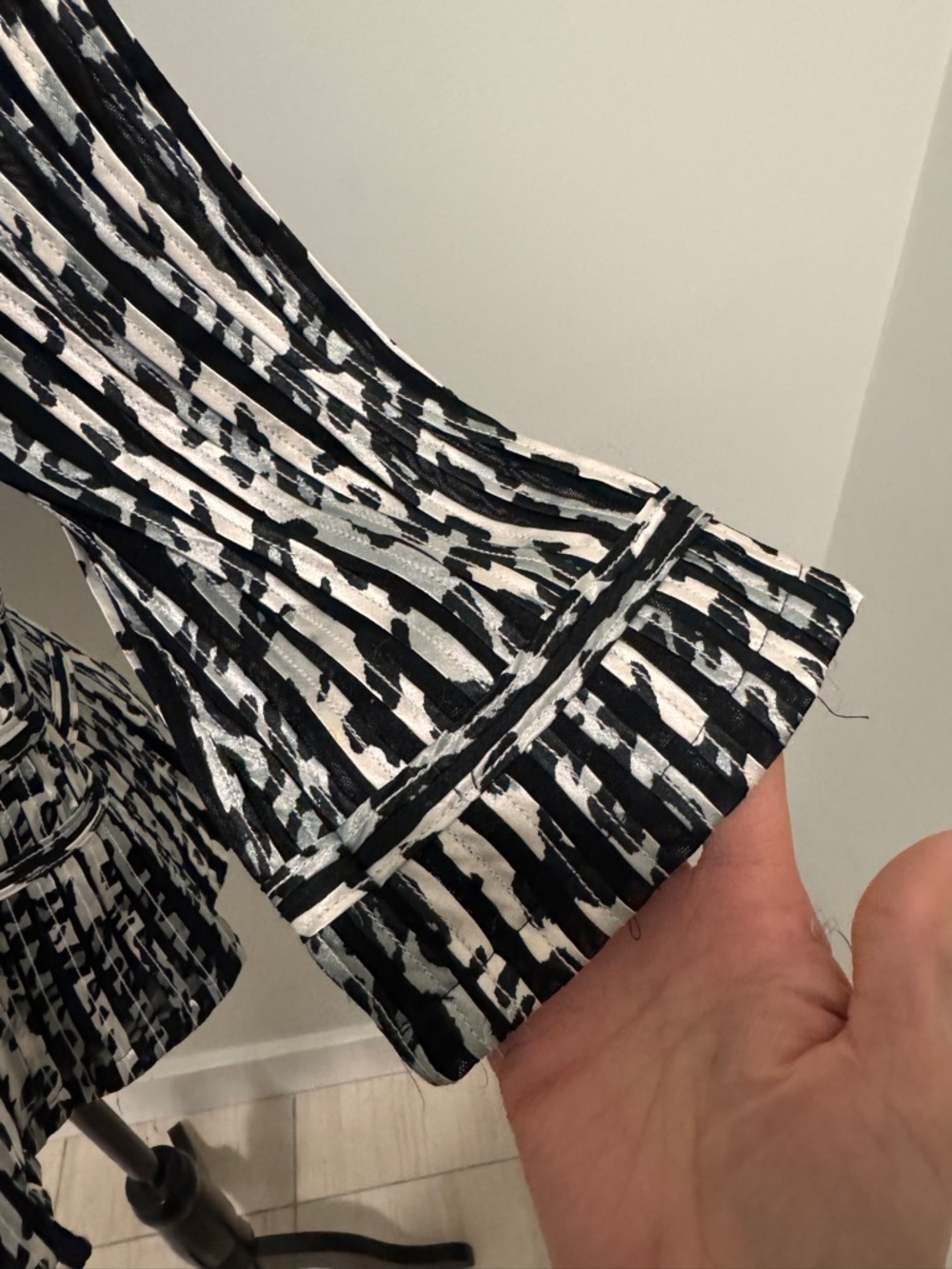 Black/White Vertical Print Jacket  Full Zipper 3/4 Sleeve Shutter Pleats Sz M/L - Picture 5 of 16